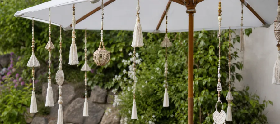 Sonnenschirm-Deko selber machen: DIY-Ideen fuer besondere Outdoor-Momente