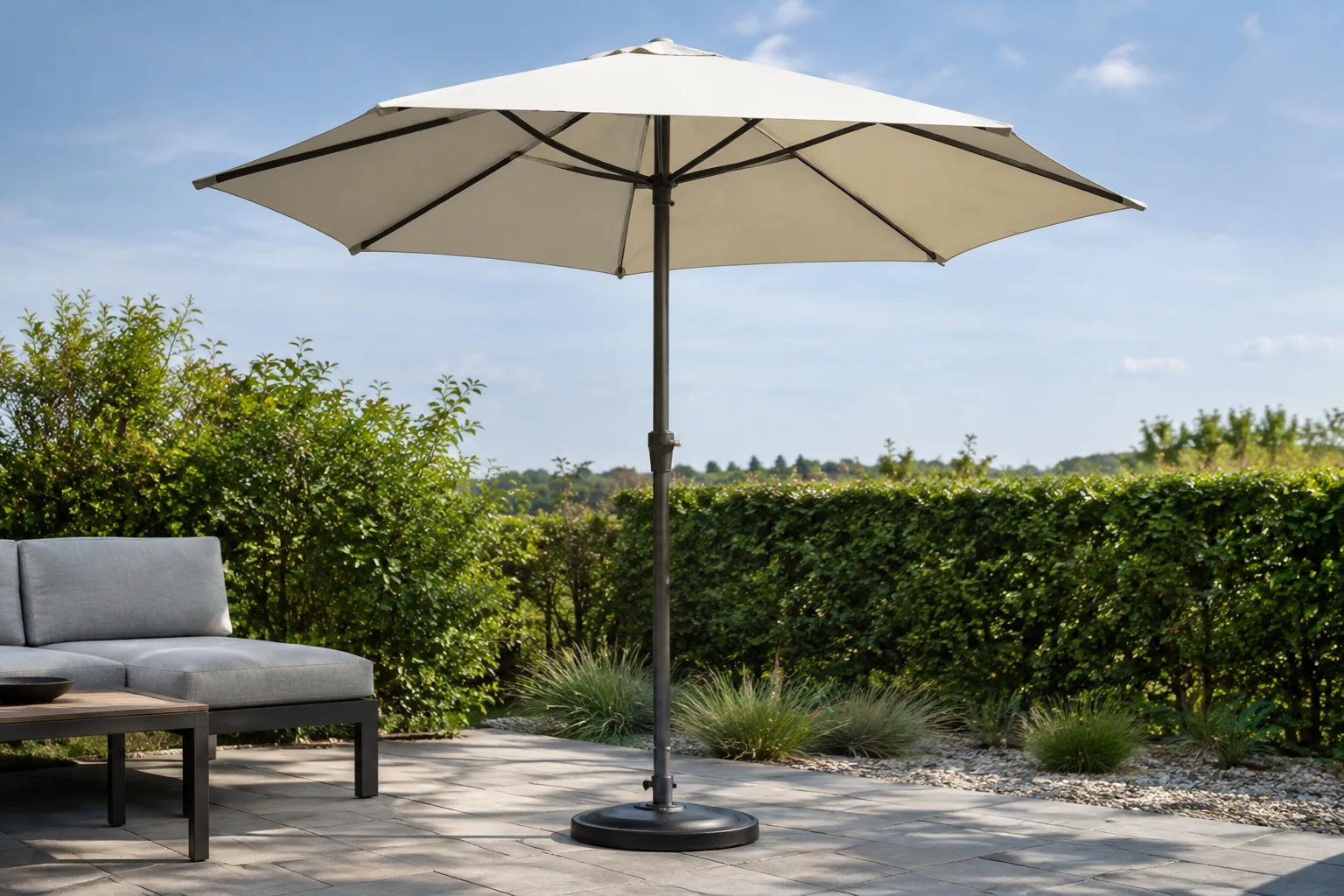 Sonnenschirm aus Polyester oder Acryl: Welcher Stoff ist besser?