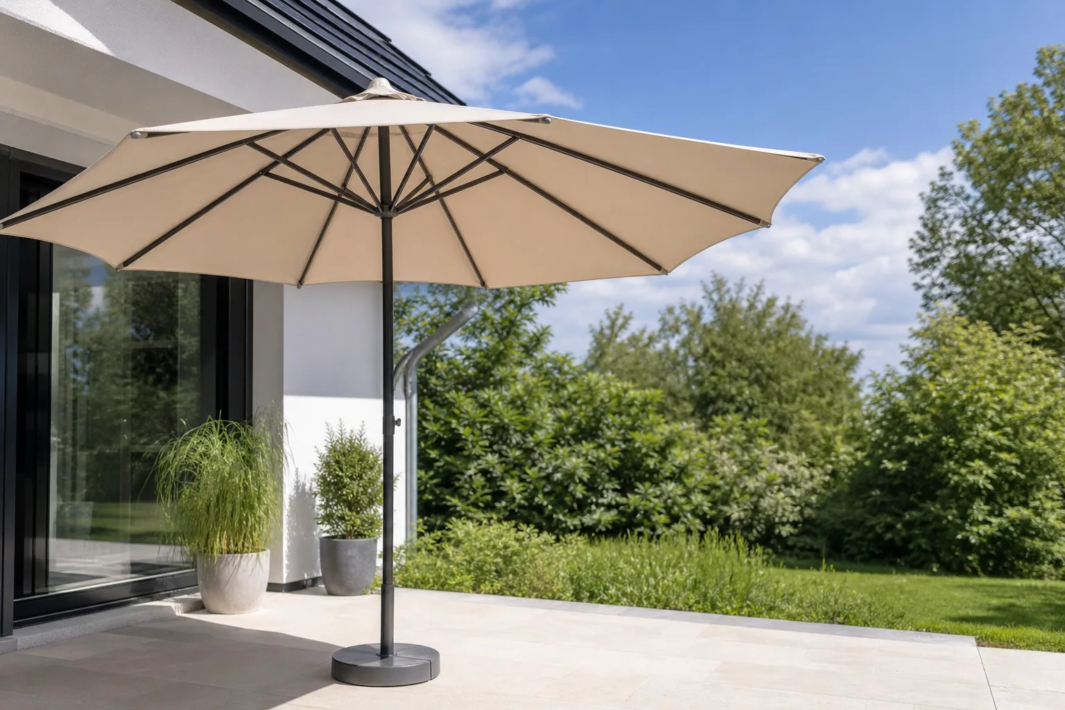 Sonnenschirm fuer Balkon, Terrasse oder Garten: Das passende Modell finden