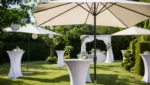 Sonnenschirme bei Gartenpartys, Hochzeiten und Sommerfesten